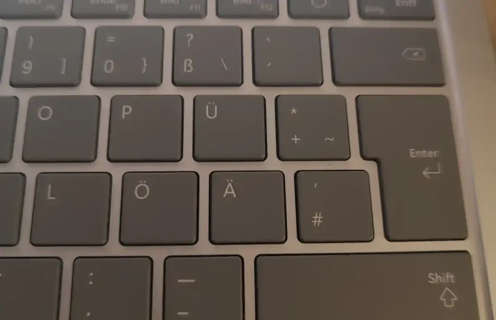 Surface laptop 7 tipkovnica